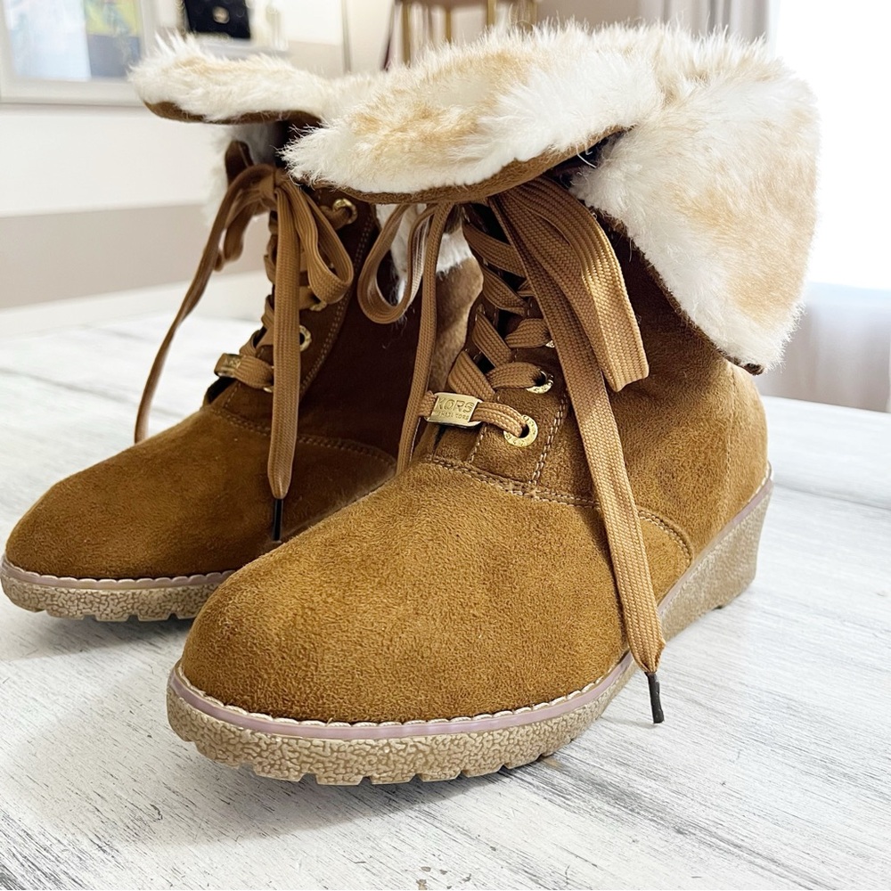 KORS Michael Kors Tan Cream Winter Boots Girls size 4